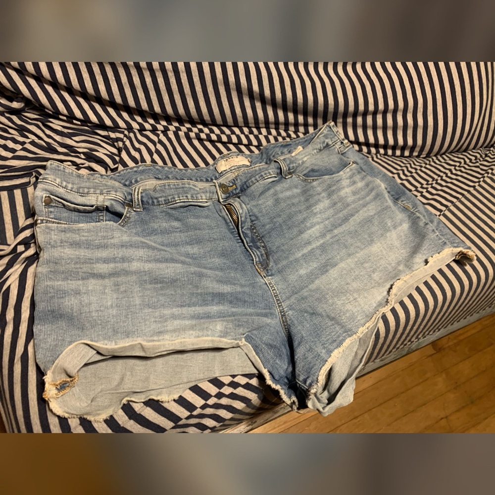 Torrid size 28 shorts high rise
